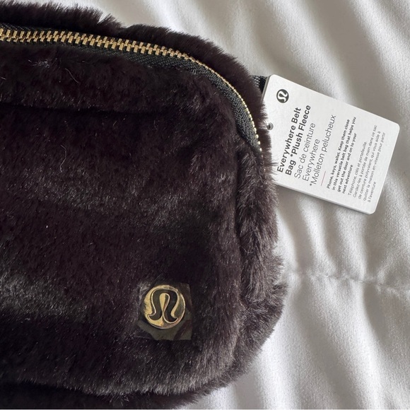 Everywhere Belt Bag Plush Fleece - Black Gold - Picture 4 of 7